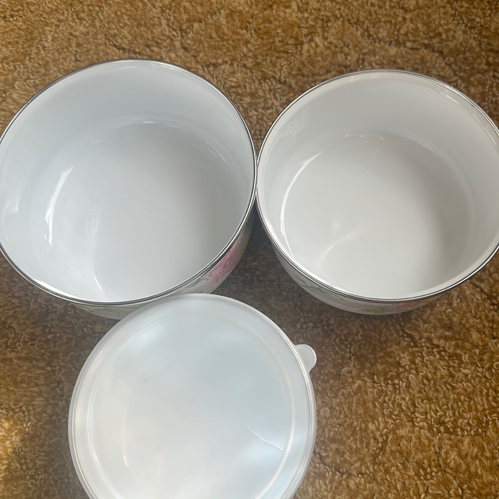 Three bowls nesting metal bowls 80’s